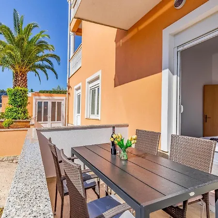 With Pool For 4 Apartament