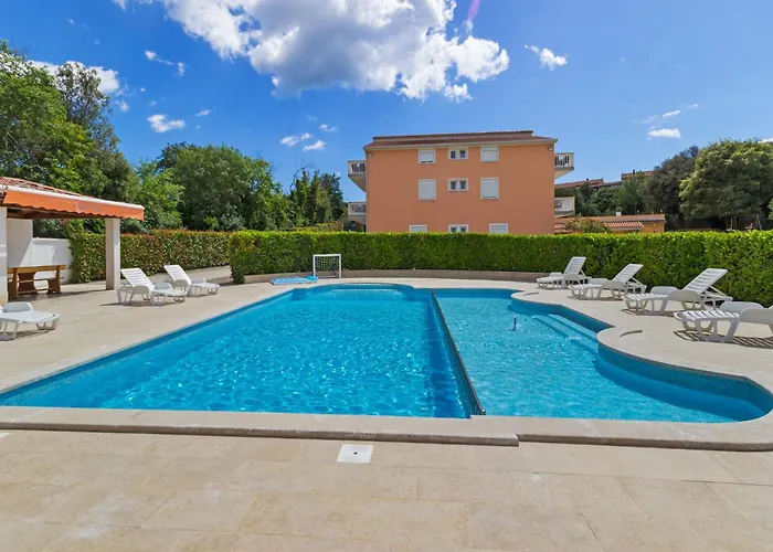 Διαμέρισμα With Pool For 4
